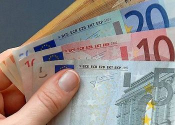 Εφάπαξ και επιδόματα της ΔΥΠΑ: Ποιοι πάνε μέχρι αύριο στα ΑΤΜ